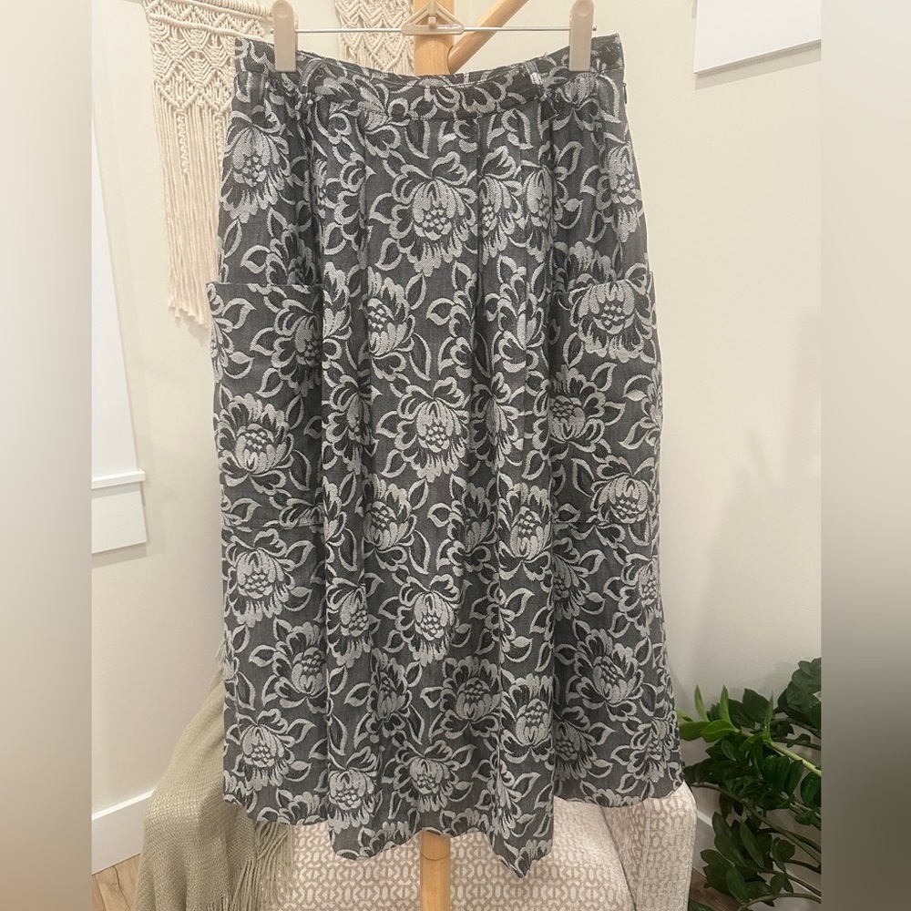 Bardehl Gray Floral Jacquard Midi Skirt Size 40 Pockets S / M